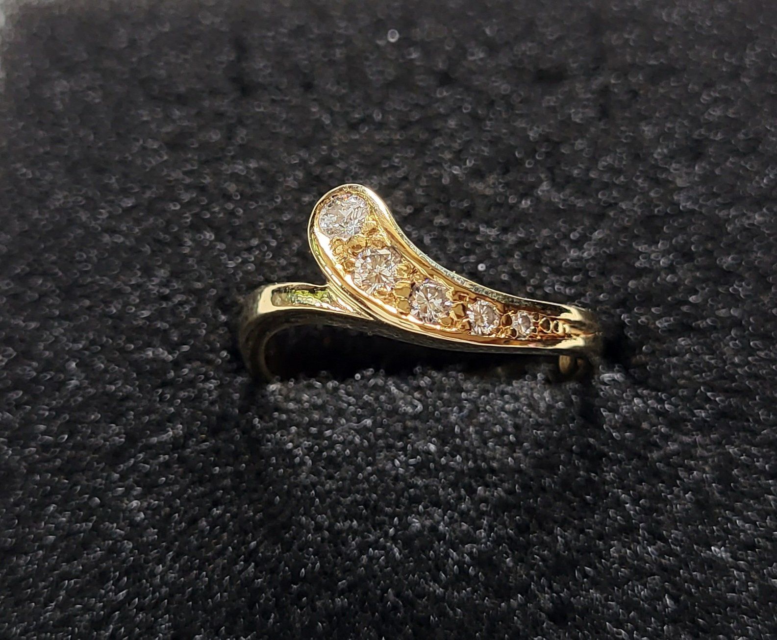 Anelli: Gold 750 Ring Mit Brillanten – Usato da Wald ZH venduto da Dasilver 1