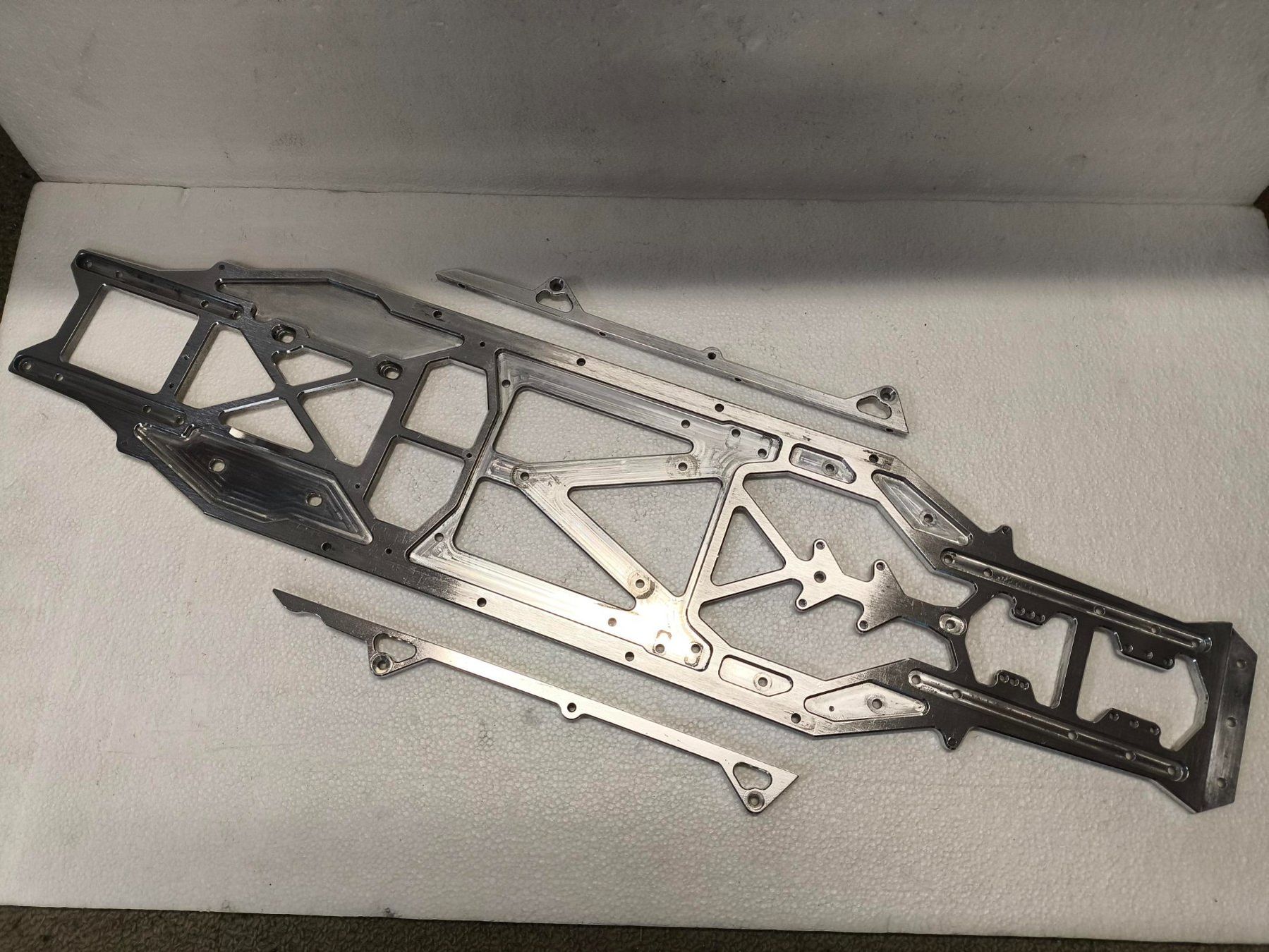 Modellismo RC: Mecatch Chassis Radstand 535 mit Seitenstreben – Usato da Lenzburg venduto da Moeli02
