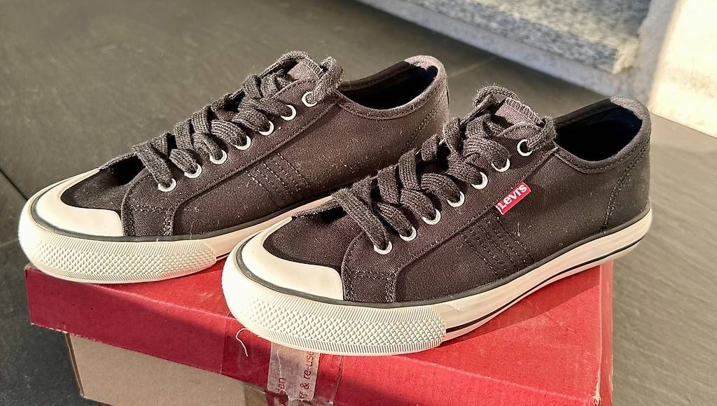 Levi's Scarpe da donna: Baskets Levis neuves  jamais portée – Nuovo (secondo la descrizione) da Bramois venduto da Inarretable.co 1