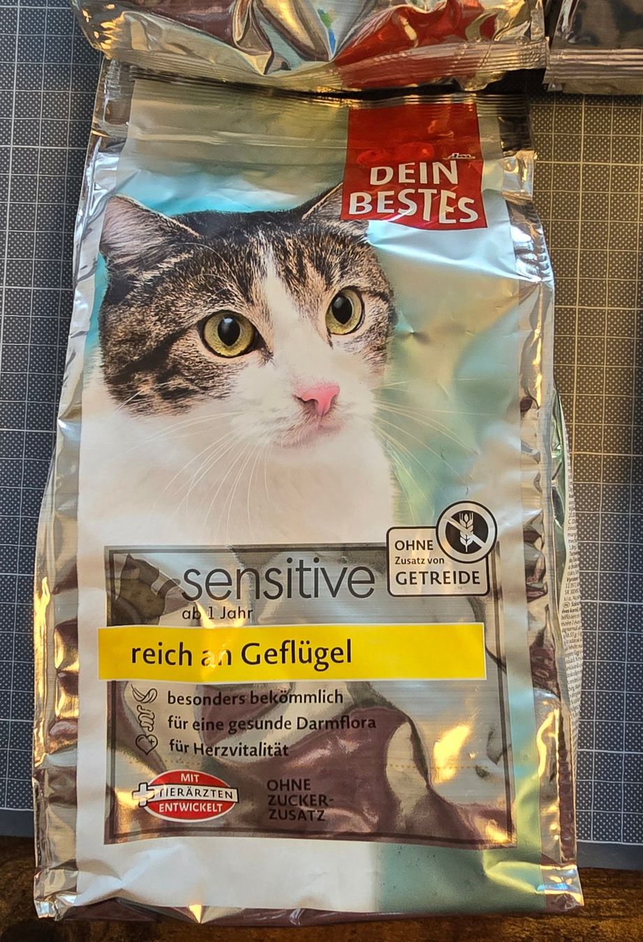 Futter: Trockenfutter Katze sensitive mit Geflügel – Neu und originalverpackt aus Zürich von amysmith 1