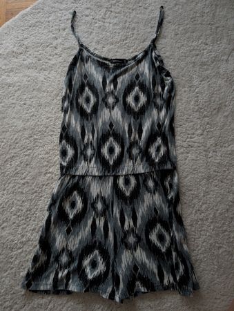 Sommerlicher Playsuit von Reserved, Grösse A, Top Zustand!