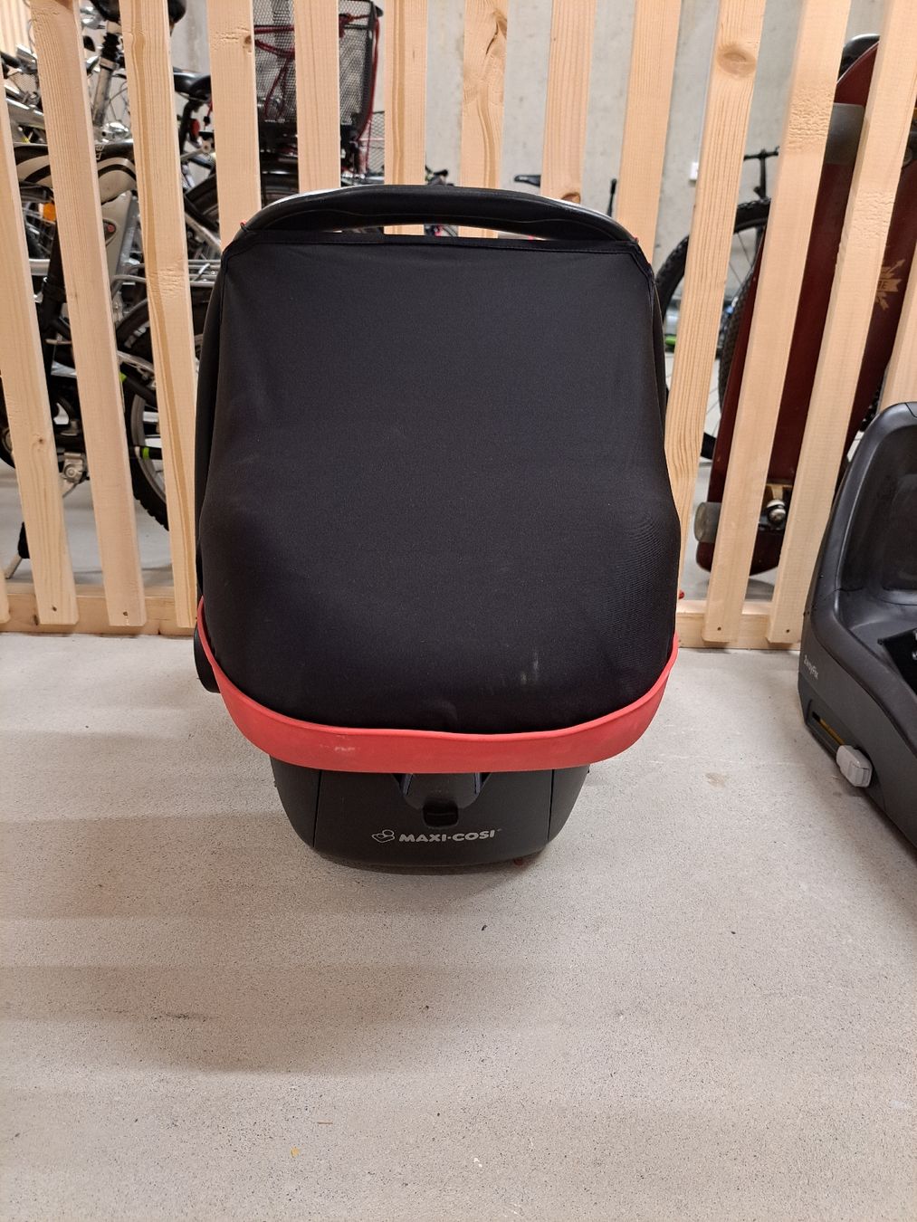 Maxi-Cosi Seggiolini per auto: Maxi-Cosi inkl. Isofix-Station – Usato da Bülach venduto da Koch34 4