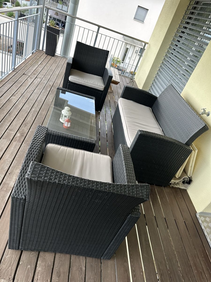 Set di tavolo e panche: Rattan lounge – Usato da Kerzers venduto da Don_ggf7 1