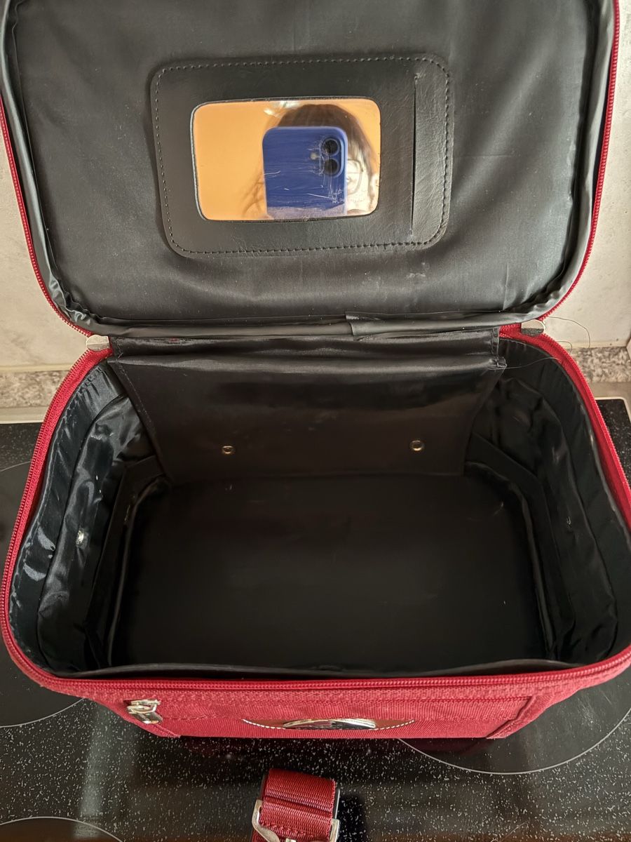 Trousses de maquillage: Schöner Kosmetik Koffer – D'occasion à Oberwil BL par elk_wf5x 5