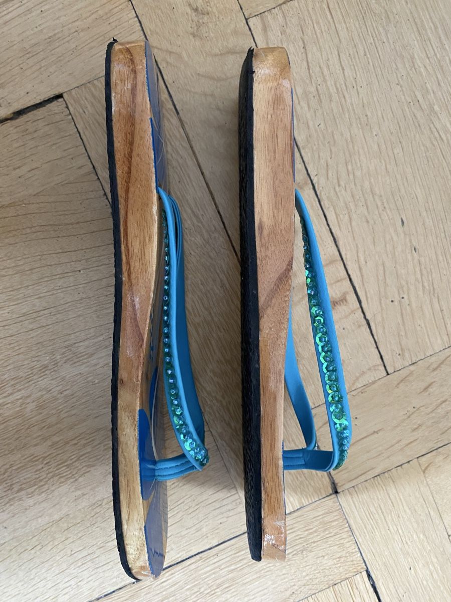 Scarpe da donna: Sommerliche Flip Flops, Holzsohle, Blumenmuster, Gr. 40 – Usato da Zürich venduto da snaut 2