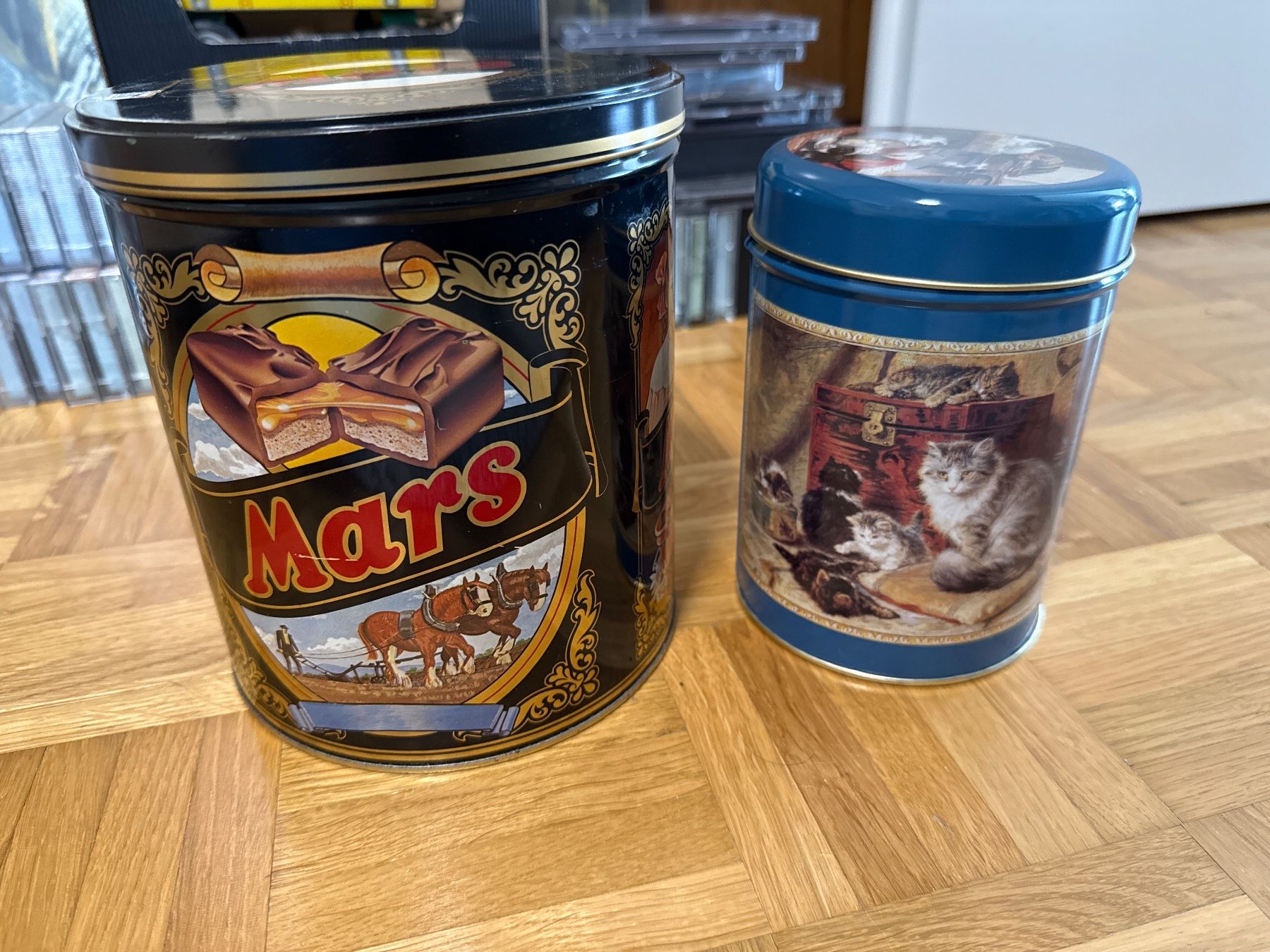 Contenitori & Simili: 2 alte Metalldosen Mars und Katzen – Usato da Andelfingen venduto da Judy0007