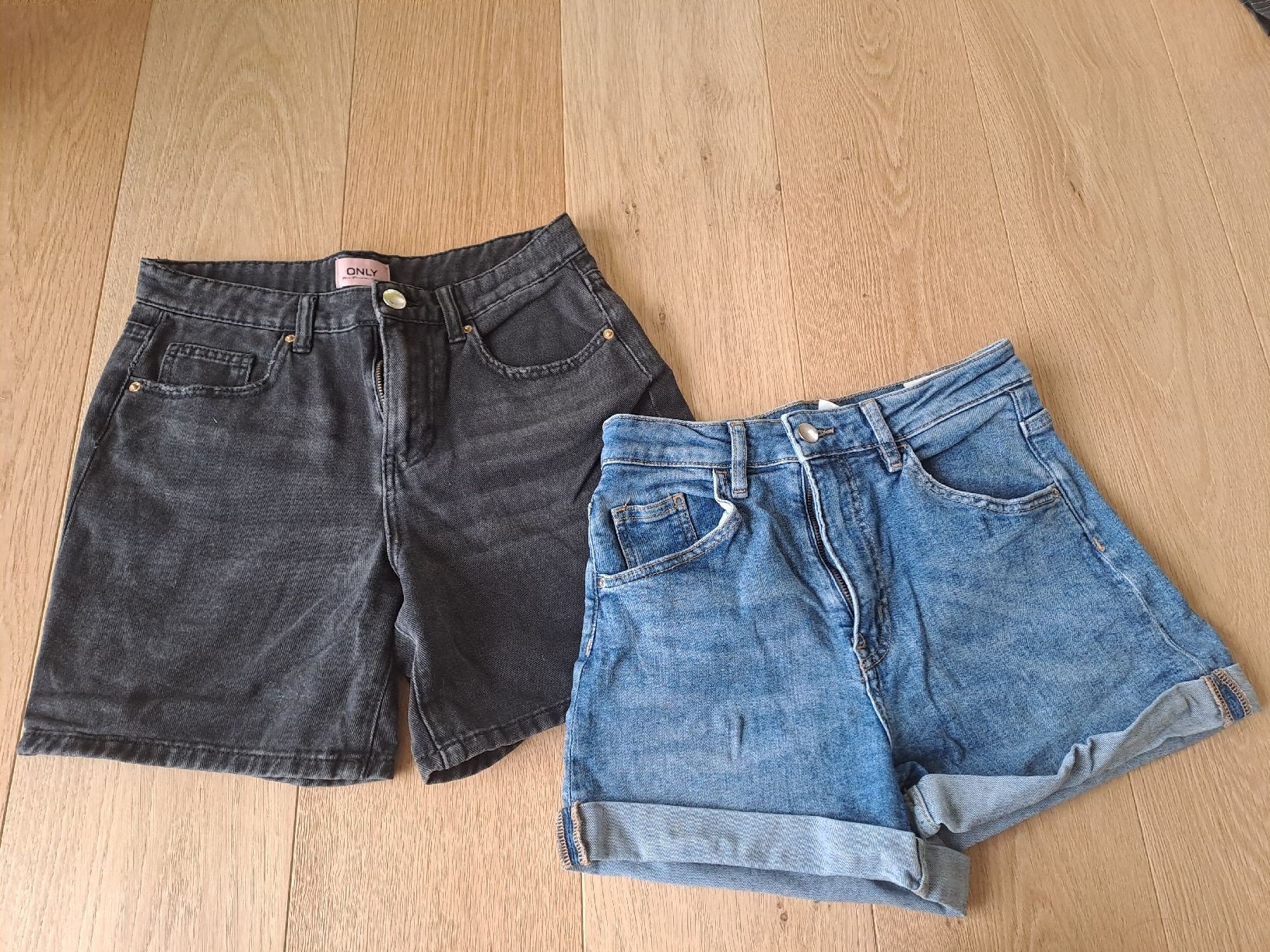 Pantaloni: 2x Mädchen Jeansshorts – Usato da Kaltbrunn venduto da Koschka75