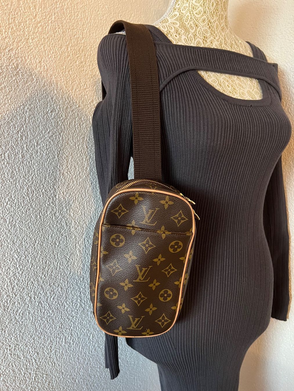 Louis Vuitton Borse da donna: Louis Vuitton Monogram Crossbody Bag – Usato da Otelfingen venduto da houseofstae