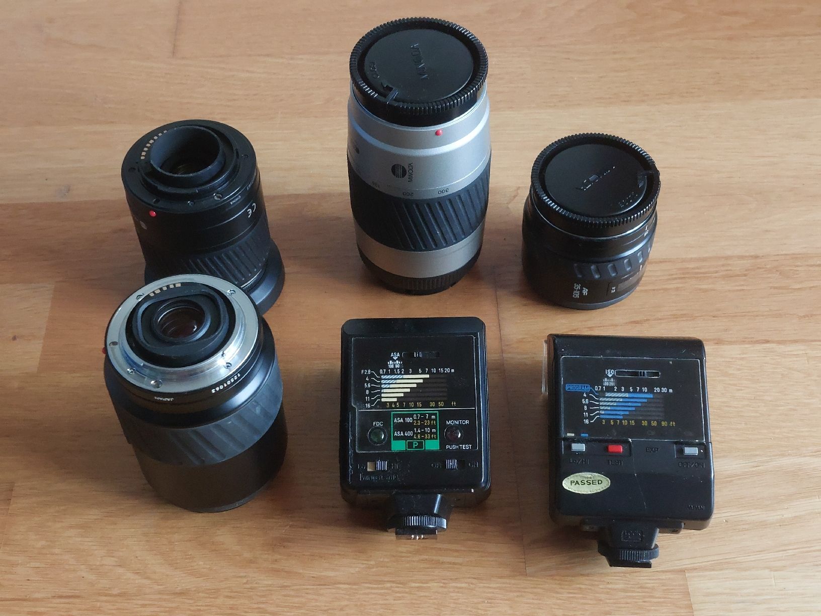 Minolta Obiettivi: 4 Minolta/Sony A Zoomobjektive + 2 Flash – Usato da Schmitten FR venduto da losim1 1