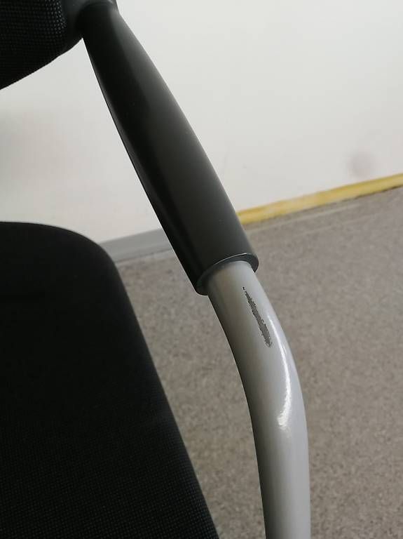 Chaises: Stuhl, vorne mit Rollen, Marke giroflex – D'occasion à Fehraltorf par Sato01 2