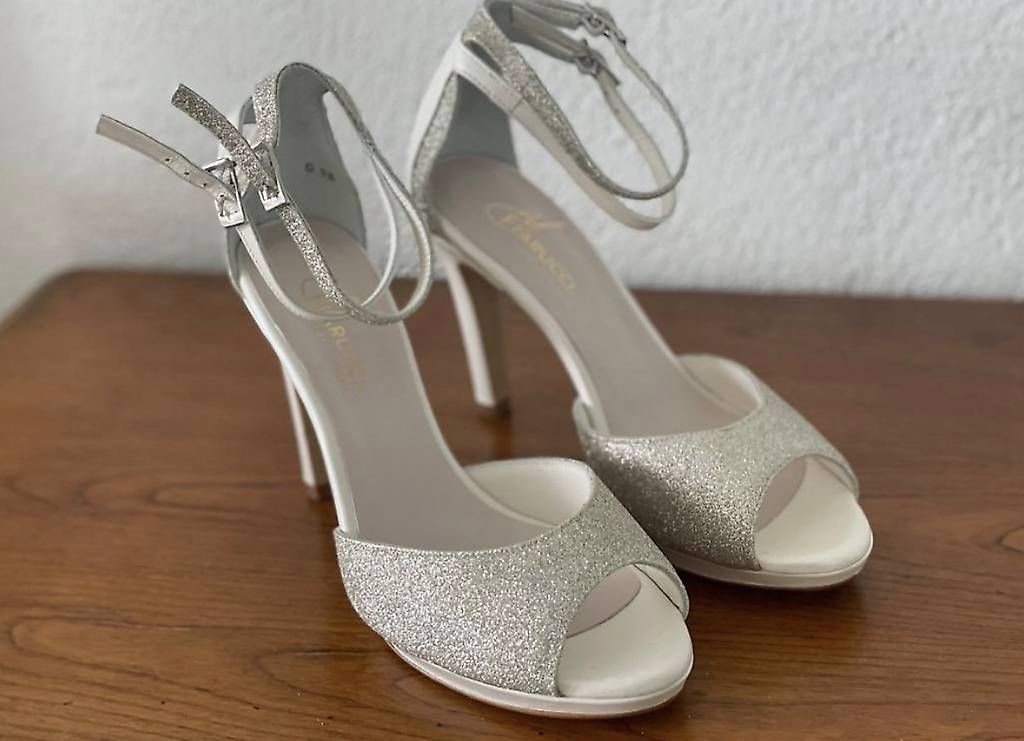 Scarpe da donna: Damenschuhe neu EUR 38.5 – Usato da Bergdietikon venduto da sbones