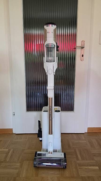 Aspirapolveri & Accessori: Shark Akku Staubsauger: Detect, Clean & Empty – Usato da Arlesheim venduto da schoop.
