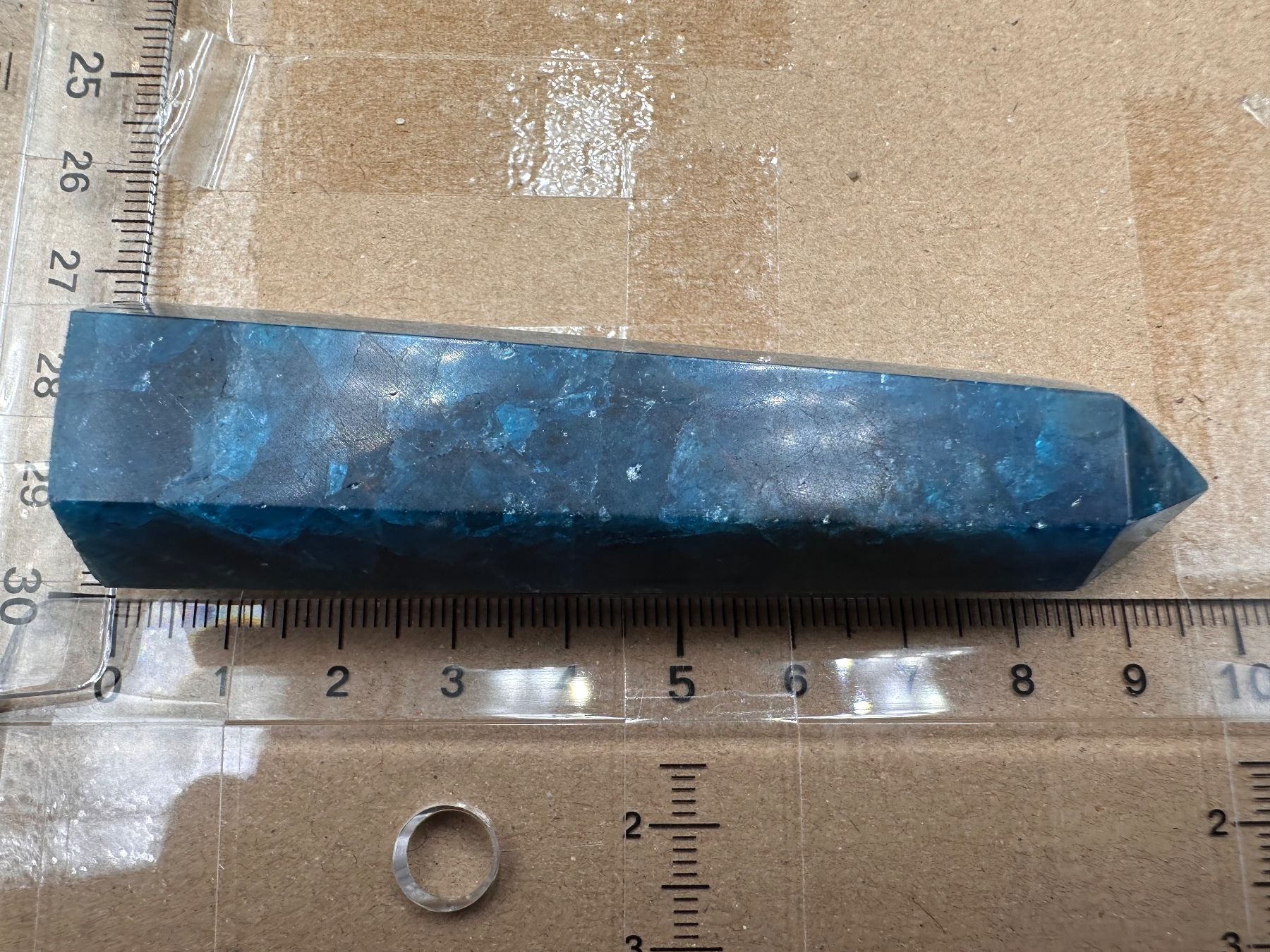 Minerali & Pietre curative: Blauer Apatit Obelisk, Turm, Spitze – Nuovo e nell'imballaggio originale da Männedorf venduto da Handschmeichler 3