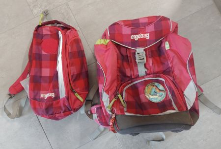 Ergobag Pack Schulrucksack + Mini-Rucksack – Set, rot/pink