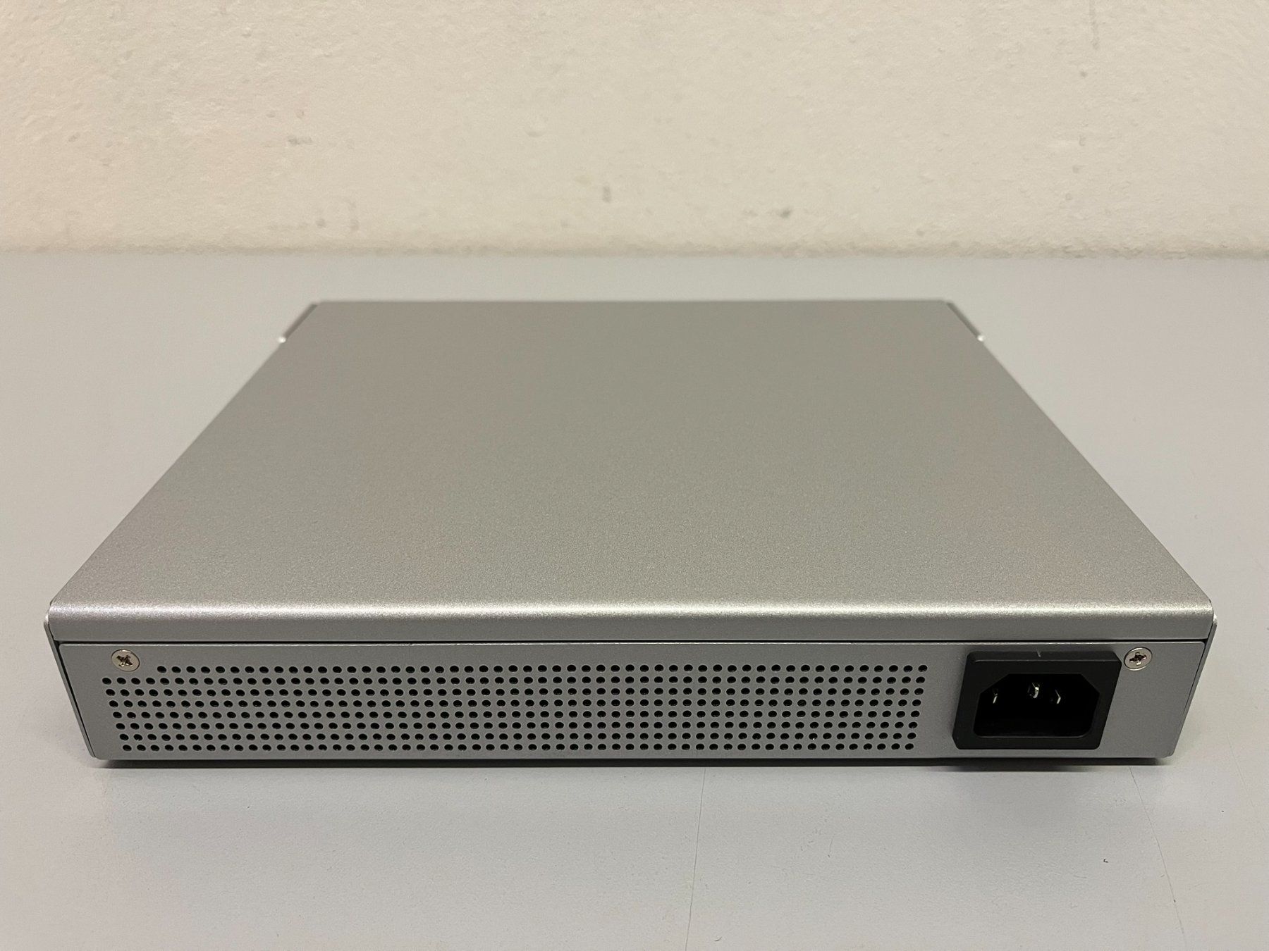 Ubiquiti Hubs & Switches: UBIQUITI UniFi Switch 8 150W – Gebraucht aus Hochdorf von av-electronics 2