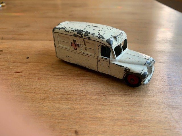Dinky Toys - Daimler Ambulance Militaire - Miniature Ancienne - Collection