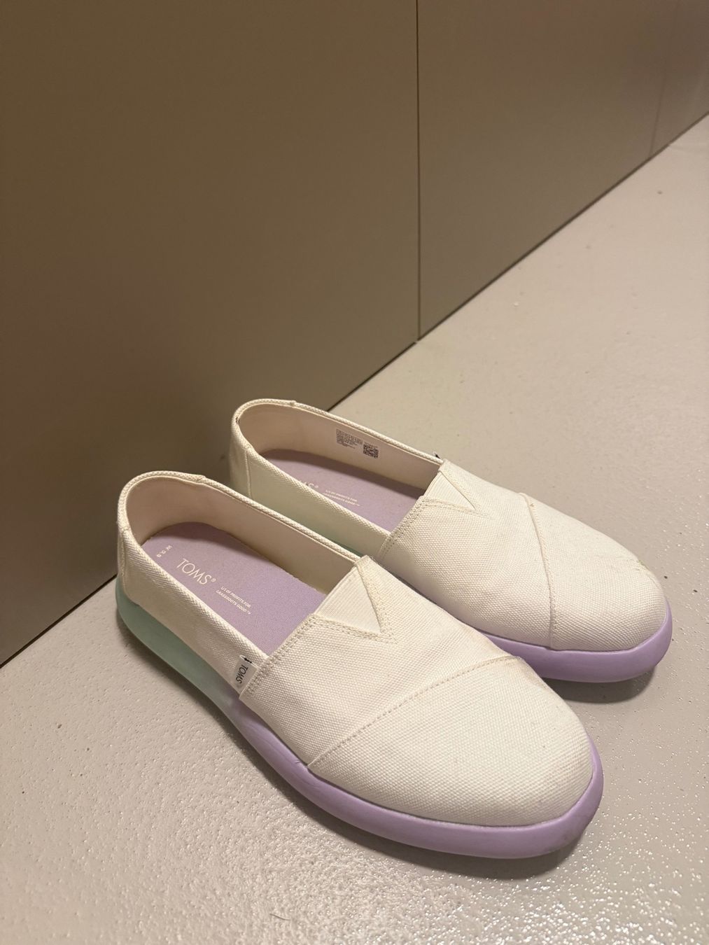 Toms Scarpe da donna: Chaussures TOMS – Usato da Vandoeuvres venduto da iga_zzg6