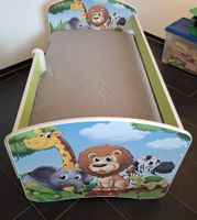 Kinderbett mit Dschungel Motiven - Top Zustand! mit Matratze
