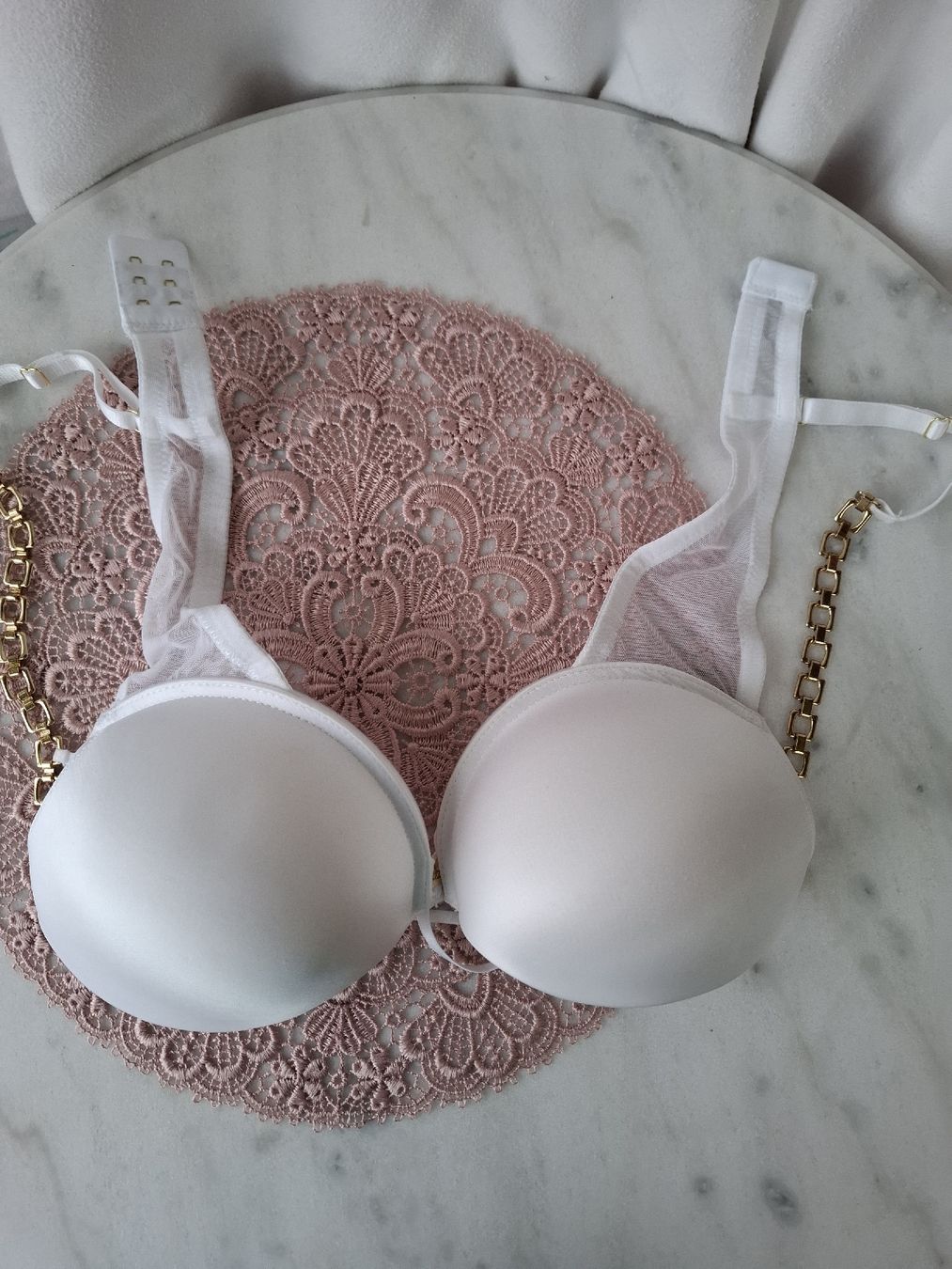 Altra biancheria intima: BH mit Goldkette, Grösse 70 B weiss – Nuovo (secondo la descrizione) da Zuchwil venduto da bvj_5t82