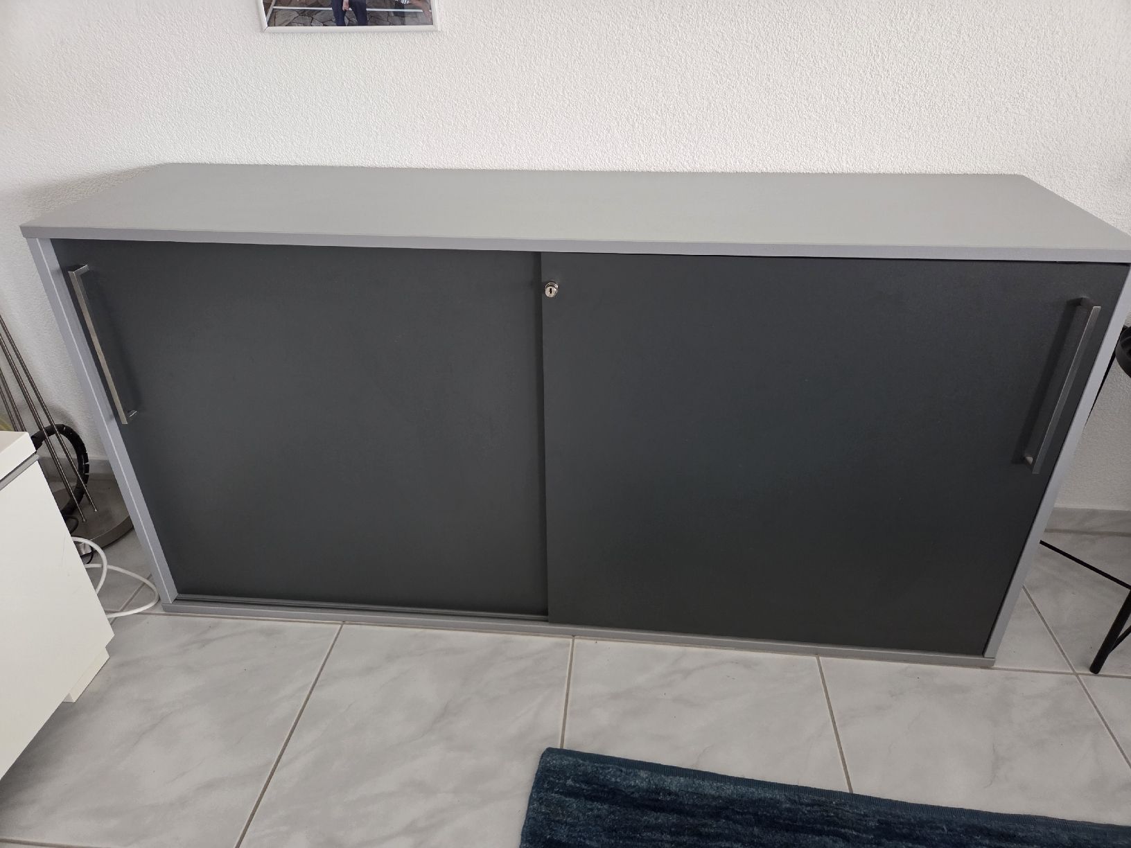 Commodes: 2 x Sideboard mit Schiebetüren Anthrazit/grau – D'occasion à Sarmenstorf par Hurrli