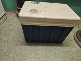 Kühlbox 12V / 220V mit Räder