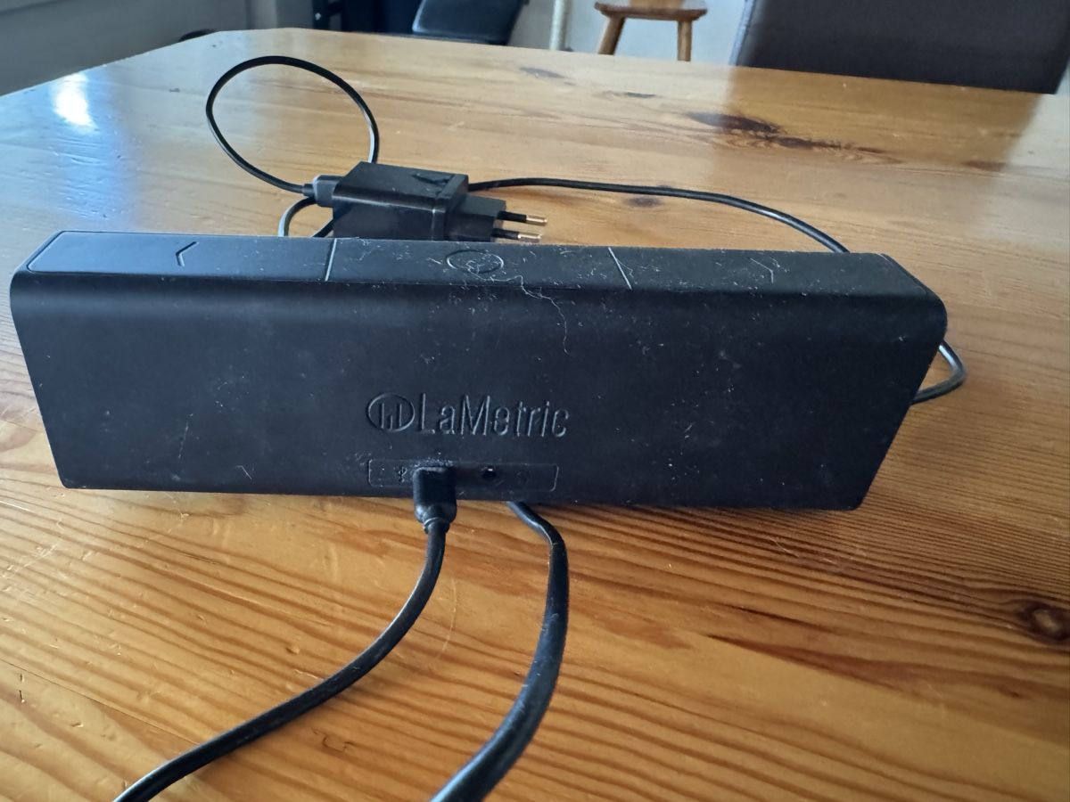 Sveglie: Lametric Time LM37X8 – Usato da Schwerzenbach venduto da nik_bcj2 1