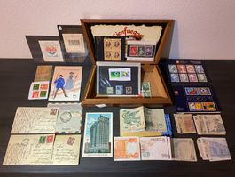 Holzkiste mit alten Briefmarken, Postkarten, Banknoten RAR