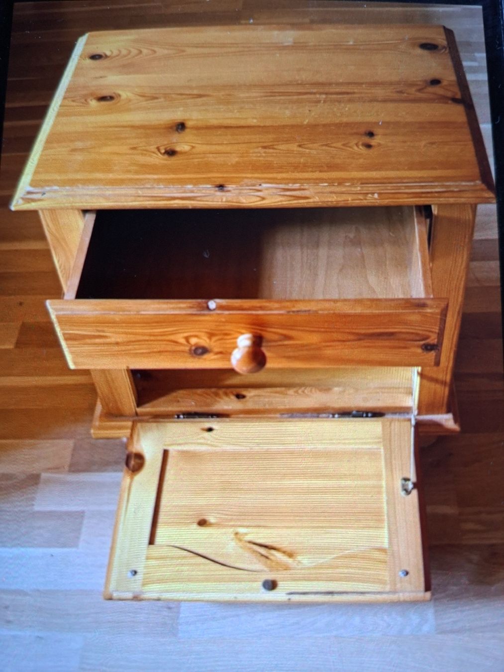 Nachttische: table de chevet – Gebraucht aus Ependes FR von g6b_wr8g
