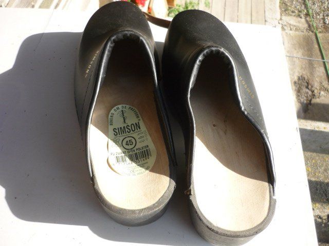 Schwarze Holz Clogs von Simson, neuwertig, Grösse 45 (Neu (gemäss ...