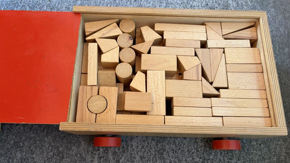 Giocattoli: Holzbausteine im Wagen mit Schnur – Usato da Walenstadt venduto da Smokyboy