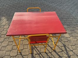 Vintage Kindertisch mit 2 Stühlen,