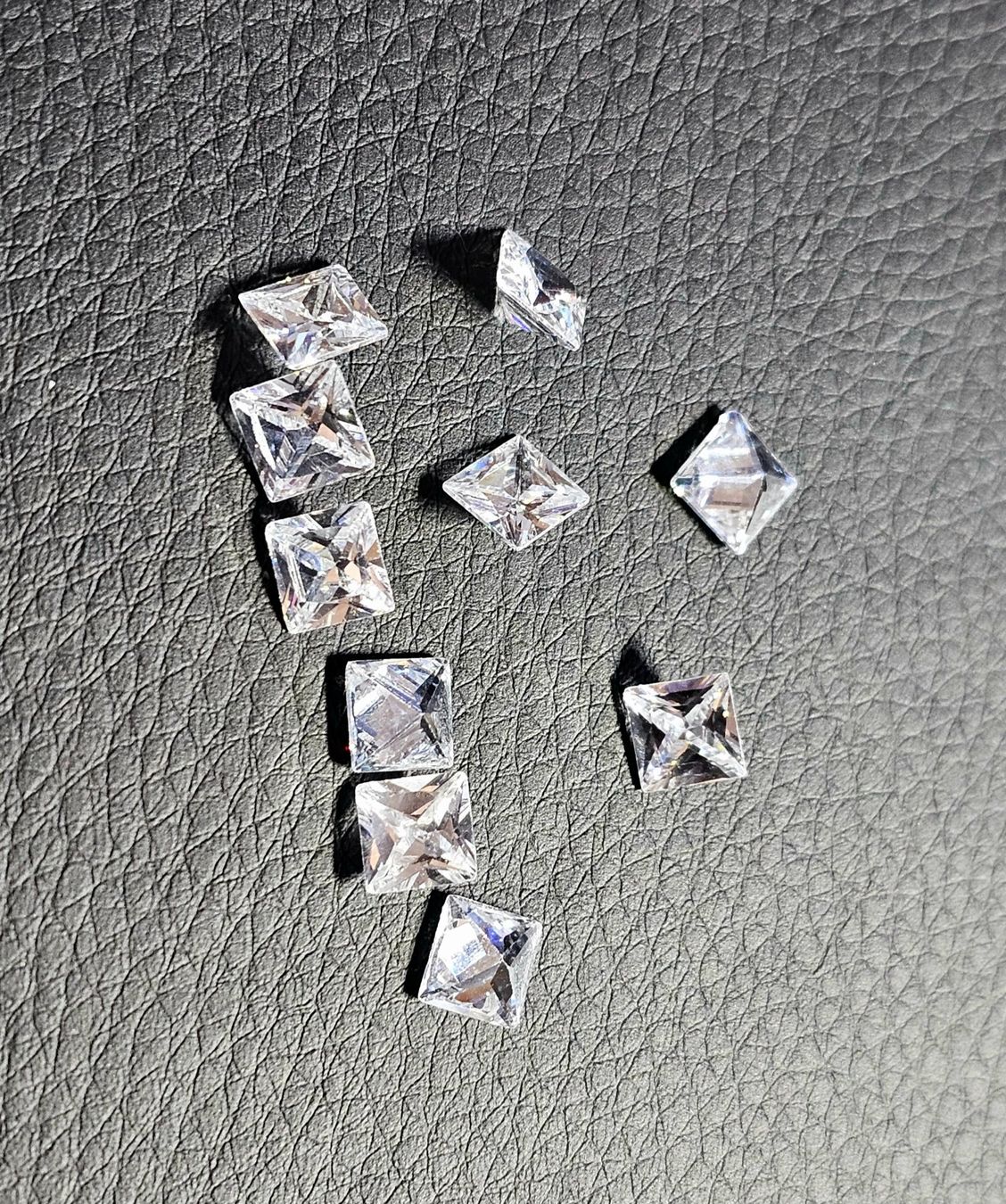 Pietre preziose: Diamanten Imitation- Princess; 6 mm – Nuovo (secondo la descrizione) da Horgen venduto da Agopton