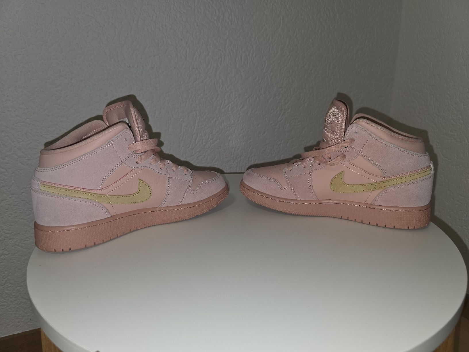 Jordan Scarpe da uomo: Jordan 1 Mid GS Coral Stardust EU38 – Usato da Messen venduto da ste_bsk5 2