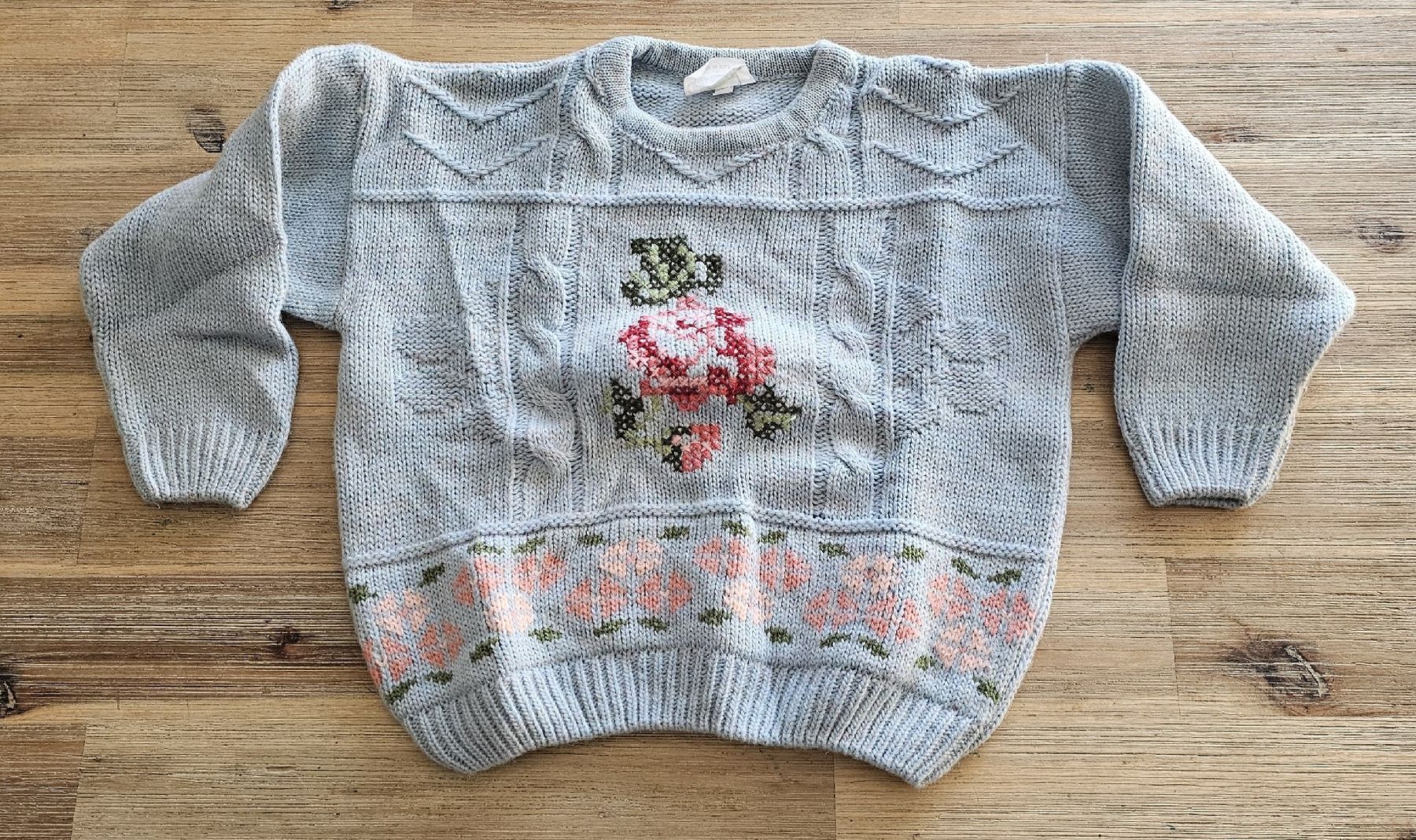 Maglioni & Felpe: Strickpullover Blumen hellblau Gr. 98 von Brughiera – Usato da Basel venduto da Sinibini86