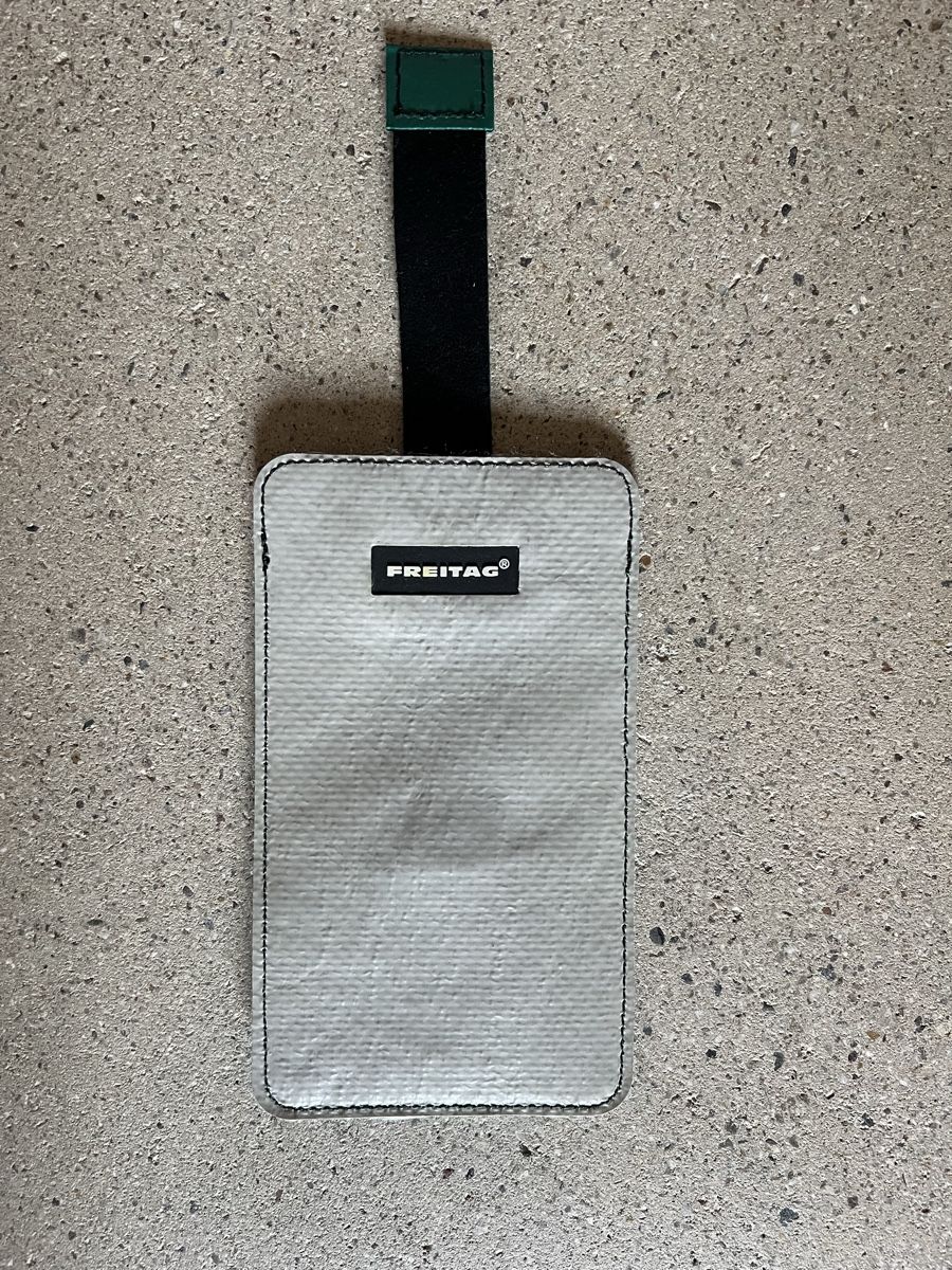 Freitag Cover & Protezioni schermo: Freitag Handyhülle – Usato da Basel venduto da lolixyz