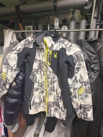 Spyder Skijacke schwarz weiss mit Muster Grösse 12