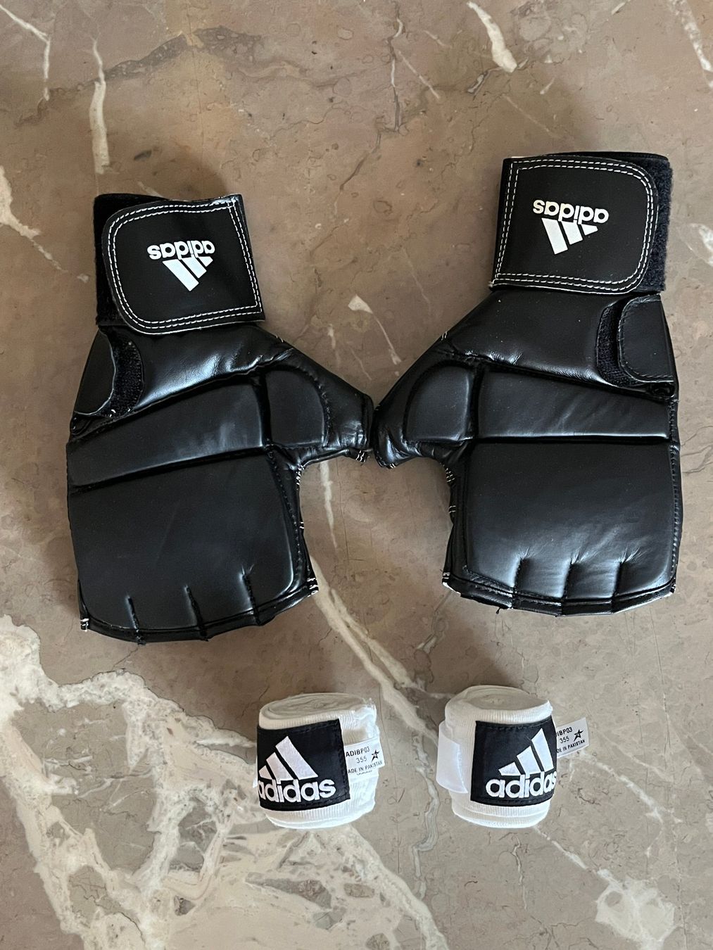 Adidas Guanti & manicotti: Gant de boxe + bande – Usato da Savagnier venduto da taianab