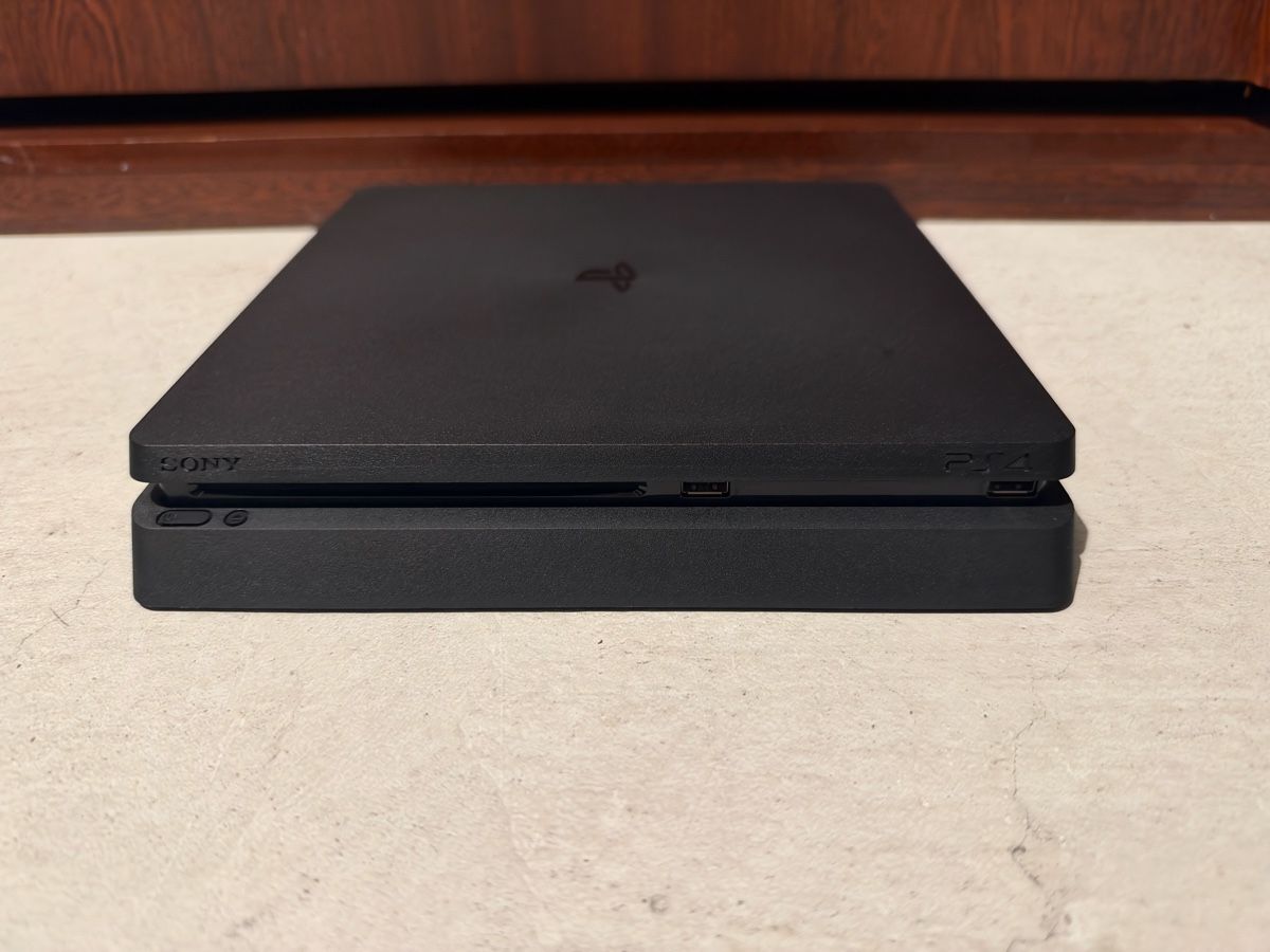 Sony Konsolen: PS4 Slim 1TB – Gebraucht aus Küsnacht ZH von teazh 1