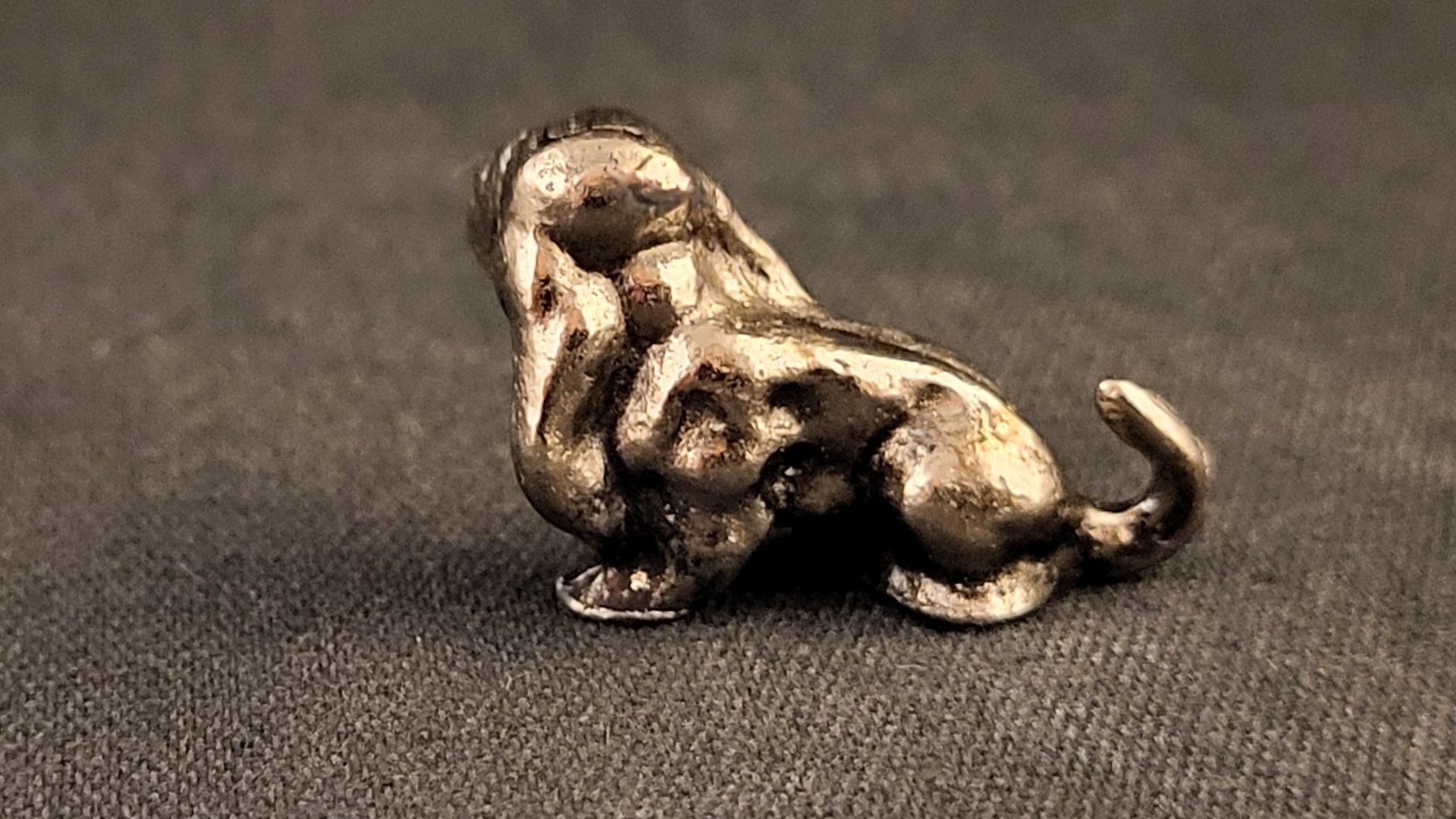 Figuren: Kleiner Metall-Dackel "VI" – Gebraucht aus Basel von spinne02 2