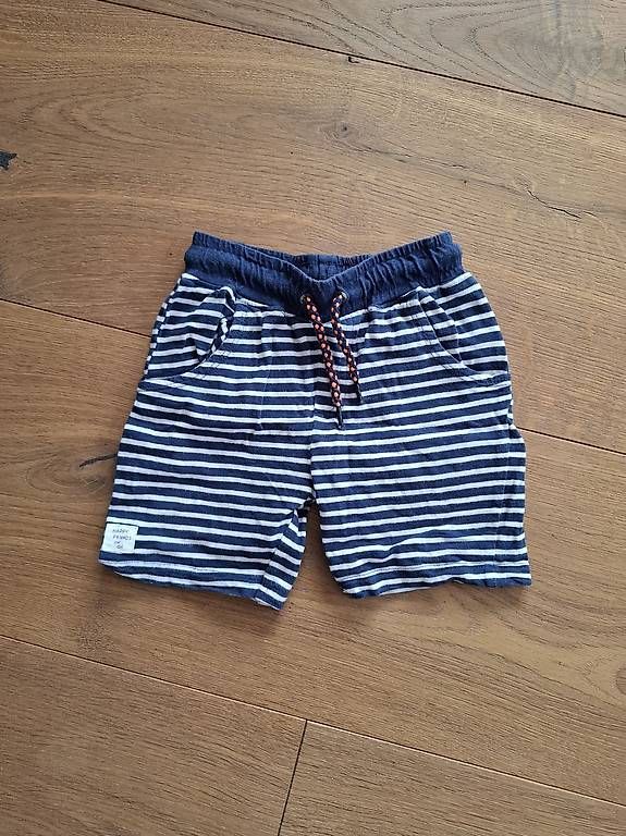 Pantaloni: Staccato Kurze Hosen Grösse 80 – Usato da Kappel SO venduto da IvCe