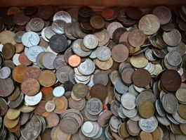 Grosse Sammlung mit 4.6 Kg. Münzen aus aller Welt