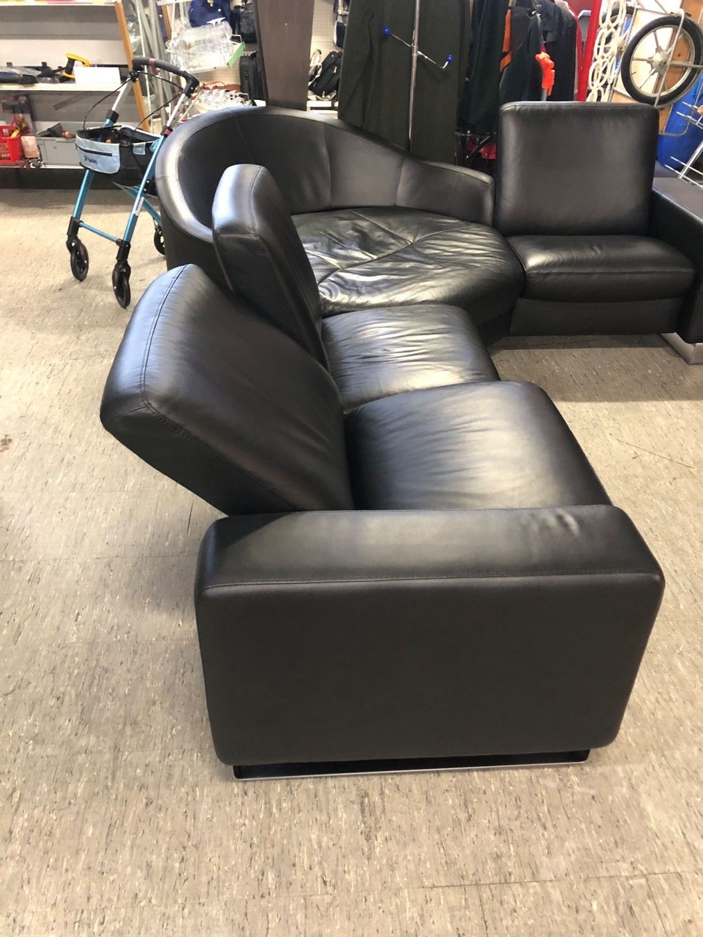 Stressless Divani: Stressless Echtledersofa mit Neigefunktion – Usato da Brunnen venduto da Allerwaren 6