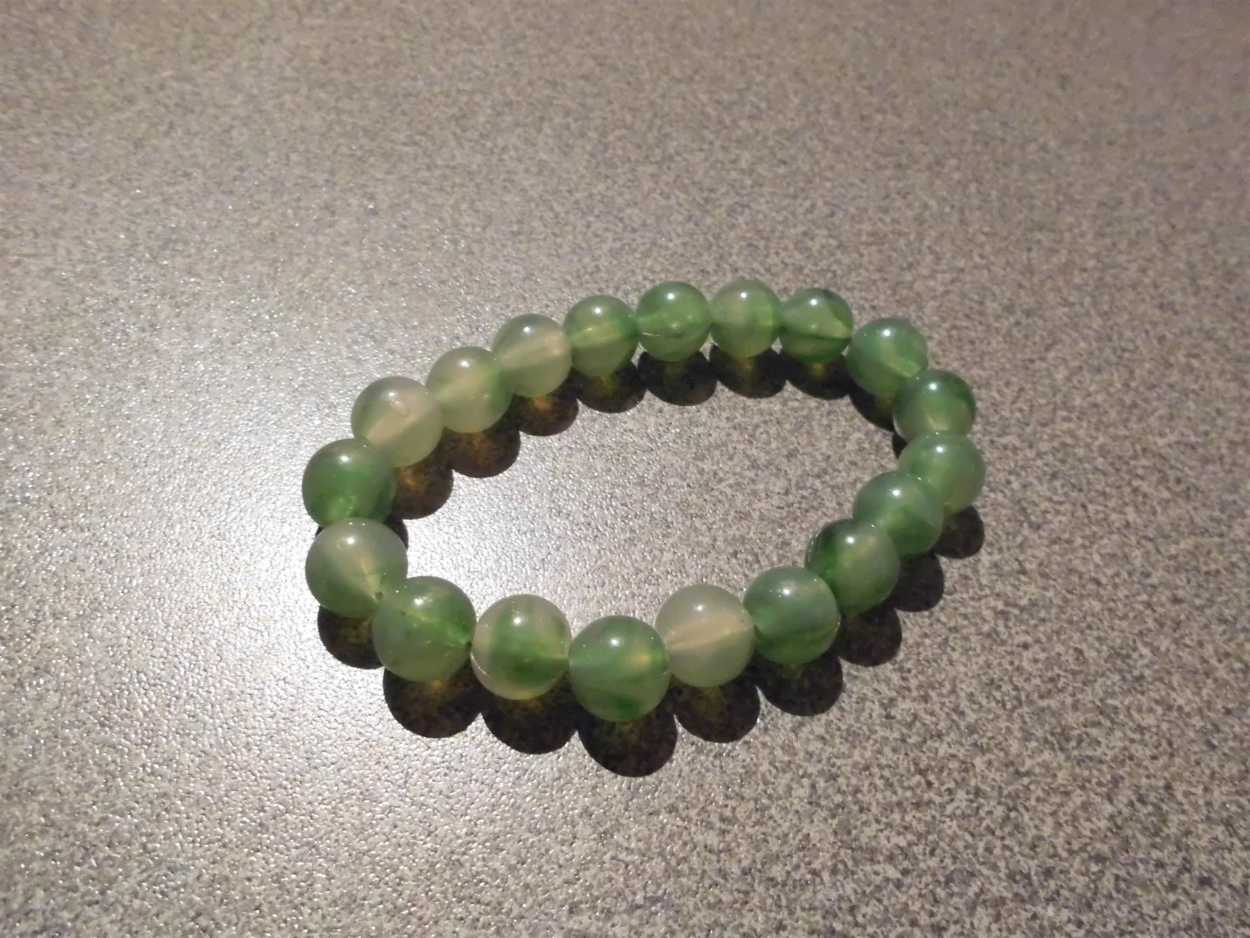 Bracelets: Armband grün/weisse Perlen – D'occasion à Zürich par abraxas1291