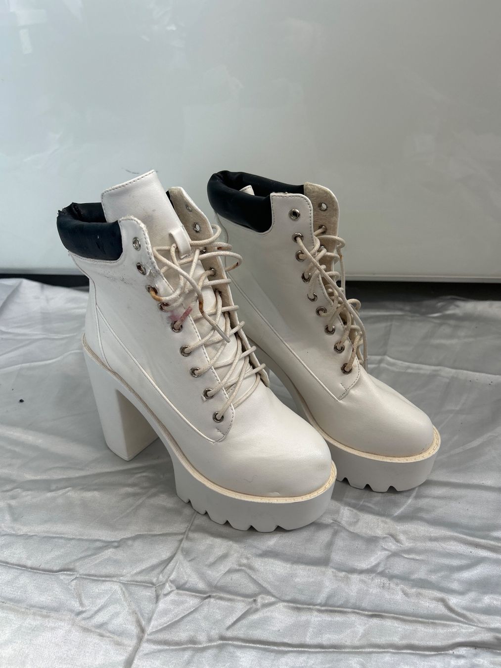 Chaussures femmes: Plateau Stiefelette cremefarben Gr 36 – D'occasion à Regensdorf par Spyke55