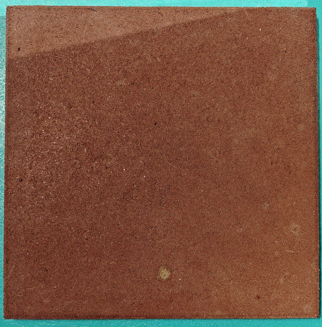 Rivestimenti per pavimenti: Set à 14 Fallschutzmatten / Gummimatten 50x50cm – Usato da Rafz venduto da Eglim