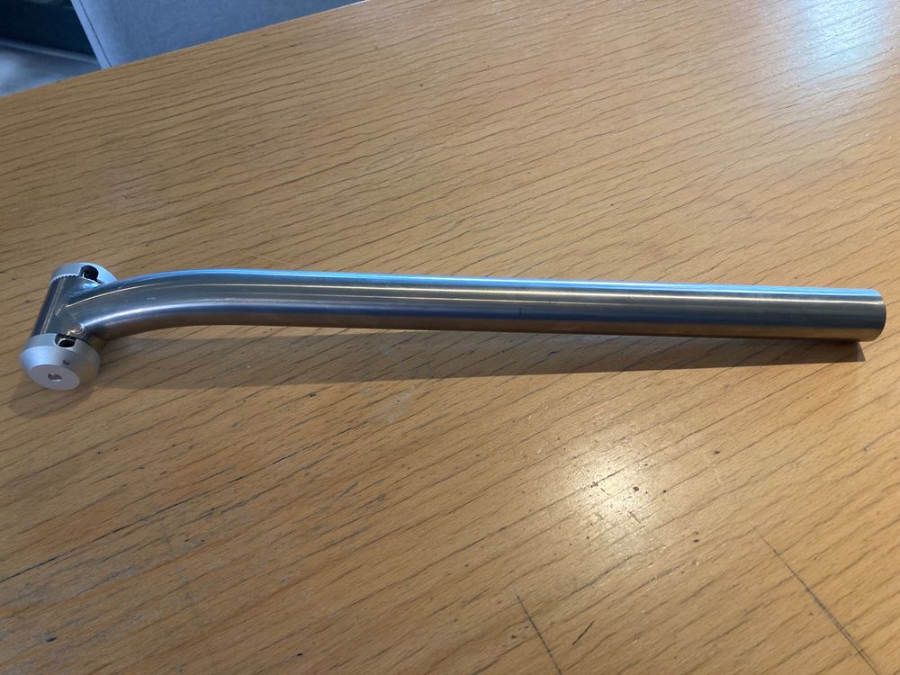 84217582 Chevrolet Camaro Support, fixation radiateur, 13,00