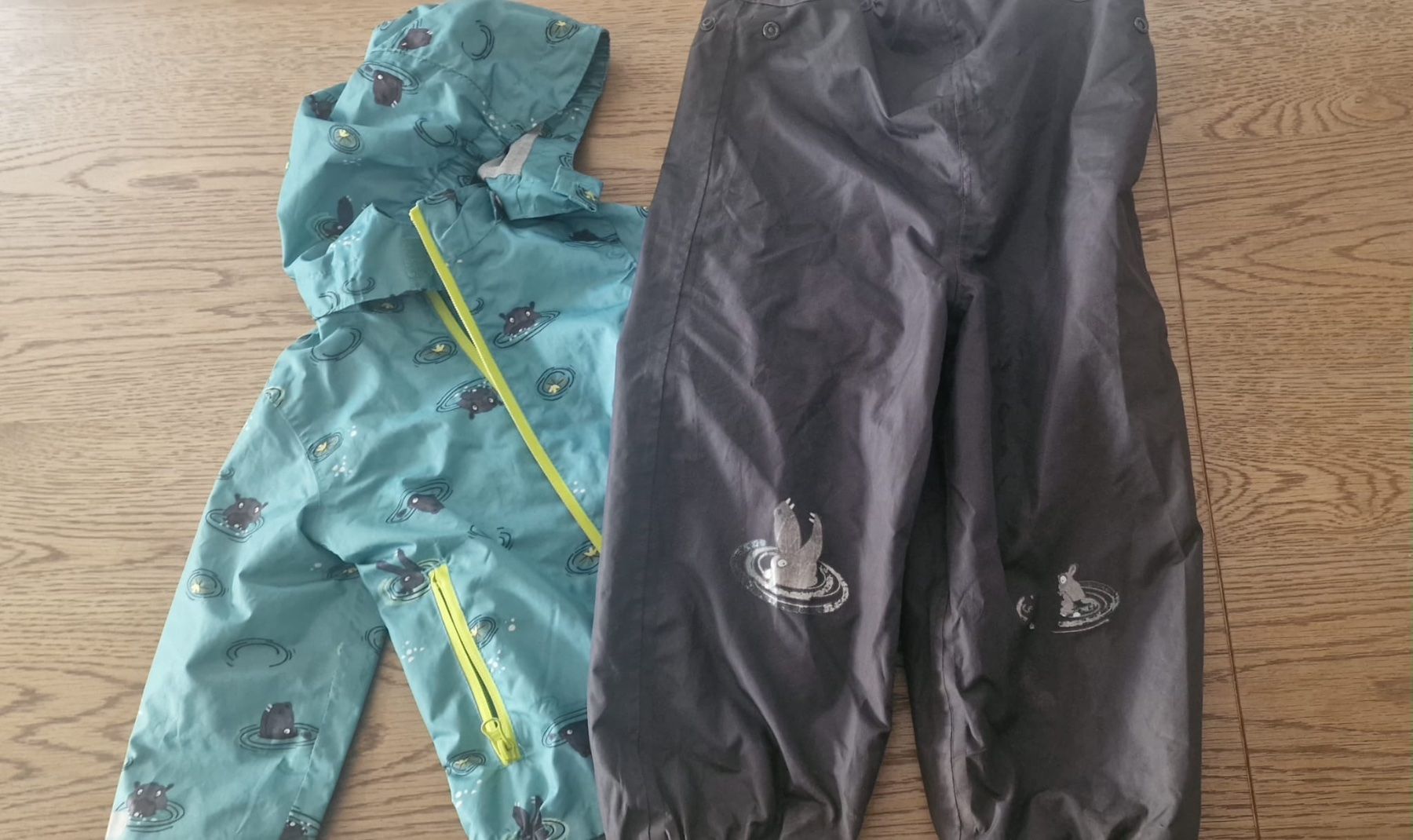 Giacche & Cappotti: Regenset Grösse 98/104 gebraucht – Usato da Seftigen venduto da G00 1