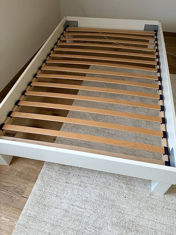 Lits: Bett 120  x  200 – D'occasion à Triesenberg par Micky62