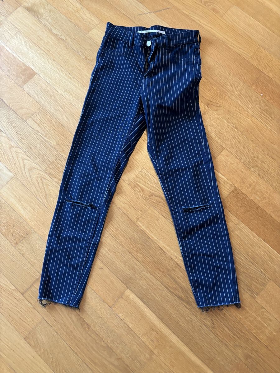 Zara Jeans: Jeans mit Streifen – Usato da Oftringen venduto da violetta9