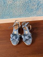 Blau-weisse Keilsandalen Gr. 38